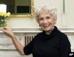 Alice Munro 2013 yılında Nobel Edebiyat Ödülü’ne layık görülmüş ve Nobel jürisi tarafından "çağdaş kısa öykünün ustası" olarak adlandırılmıştı.