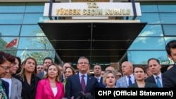 CHP Genel Başkanı Özgür Özel başkanlığındaki CHP heyeti, Yüksek Seçim Kurulu (YSK) Başkanı Ahmet Yener ile görüştü