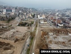 6 Şubat 2023 tarihinde gerçekleşen depremlerde 50 binin üzerinde kişi hayatını kaybederken birçok şehir harabeye döndü.