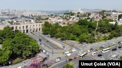 Fatih Sultan Mehmet’in İstanbul'u fethettikten sonra kendi külliyesini yaptığı Fatih Cami’nin ardından esnaf için kurulan bir alan olan Saraçhane, defalarca yangınlar atlattı ve defalarca küllerinden yeniden kuruldu.