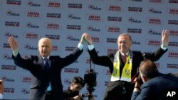 AK Parti ve MHP'nin 31 Mart yerel seçimlerinde yaşadığı kayıpların Cumhur İttifakı işbirliğini nasıl etkileyeceği merak konusu. VOA Türkçe, sonuçları 2019’la kıyaslayarak il il ittifak boyutuyla analiz etti. 